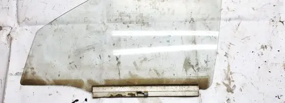 Opel Vectra A Front door window glass four-door
