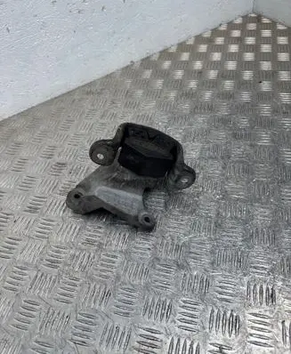 Volkswagen Transporter - Caravelle T5 Gearbox mounting bracket 7H0399151H 7H0399151L