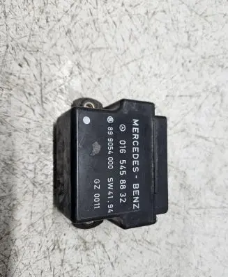 Mercedes-Benz E W210 Glow plug pre-heat relay 0165458832