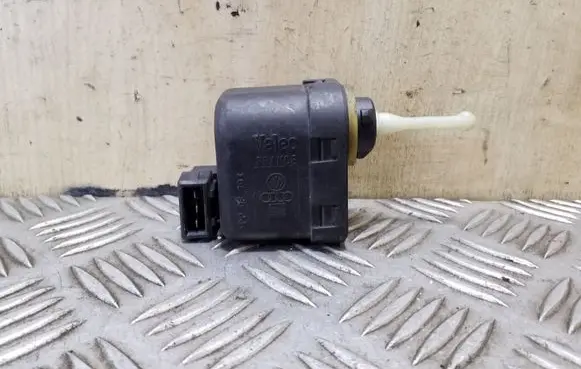 Headlight level adjustment motor
