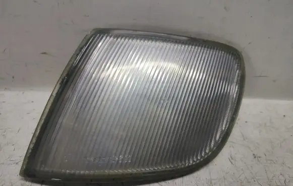 Volkswagen PASSAT B4 Front reflector 185102B