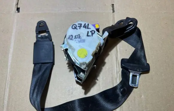 Audi Q7 4L Front seatbelt