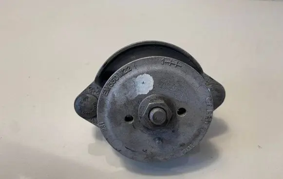 Audi A4 S4 B7 8E 8H Gearbox mounting bracket 8e0399105J