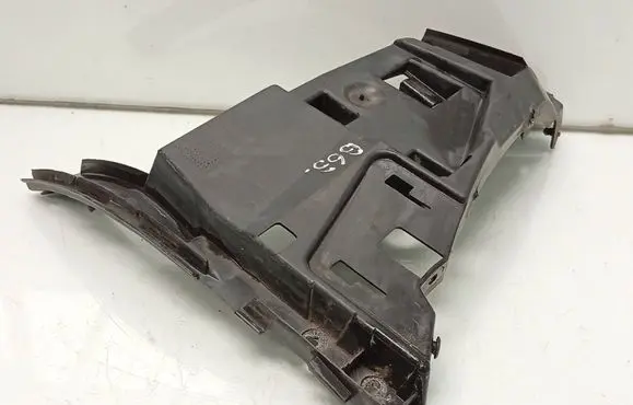 Volvo XC70 Front bumper mounting bracket 09484270