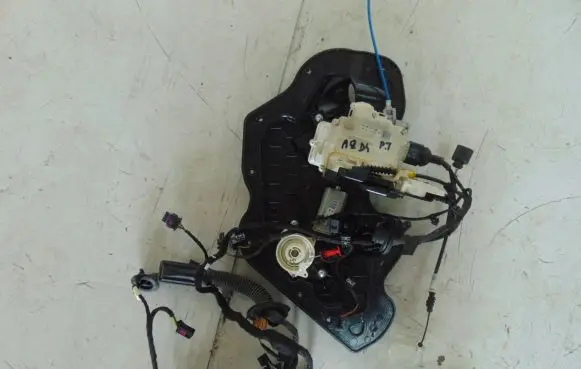 Audi A8 S8 D4 4H Rear door lock 4H0839016C