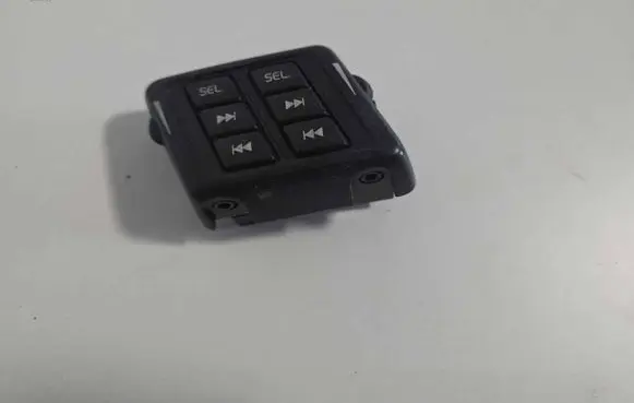 Steering wheel buttons/switches