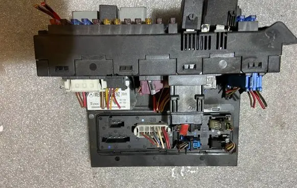 Mercedes-Benz E W211 SAM control unit A2115451083 2115451083