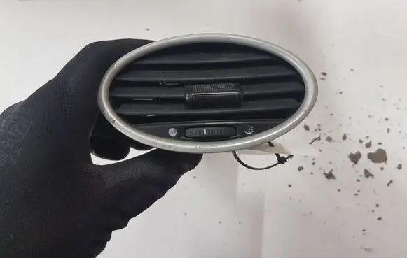 Ford Focus Dashboard side air vent grill/cover trim 4M51A014L21AD 4M51A014L21BC