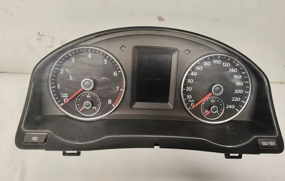 Volkswagen Golf Plus Speedometer (instrument cluster) 5M0920860
