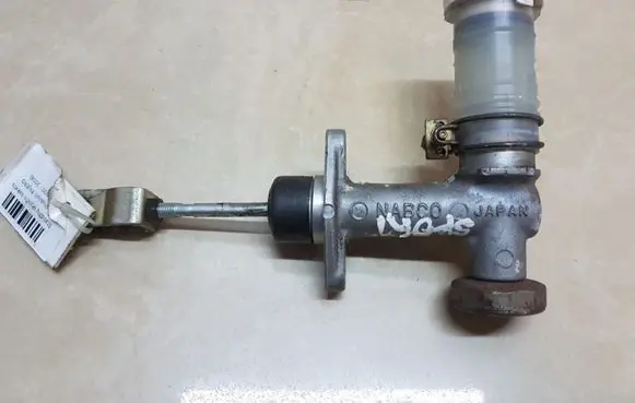 Mitsubishi Pajero Sport I Master brake cylinder