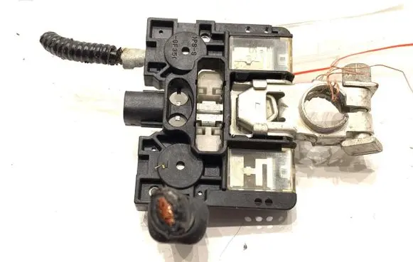 Toyota RAV 4 (XA40) Positive cable (battery) 