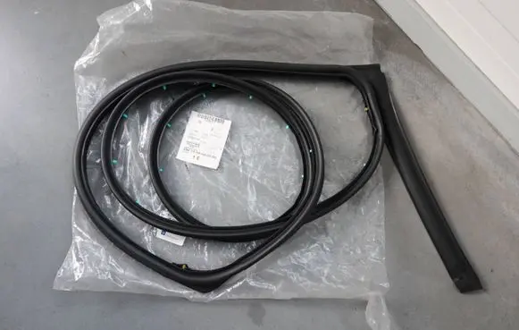 Opel Mokka X Rubber seal rear door 95384111