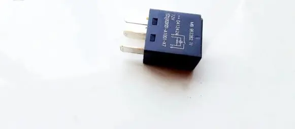 Mitsubishi Space Star Other relay MB953382
