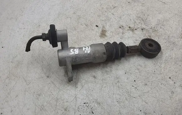 Audi A4 S4 B5 8D Clutch master cylinder 8D1721401
