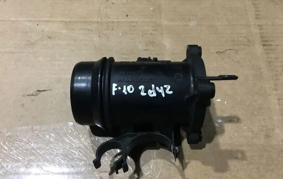 BMW 5 F10 F11 Mass air flow meter 8506359