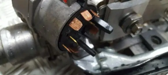 Volkswagen Polo Ignition lock contact 4b0905849