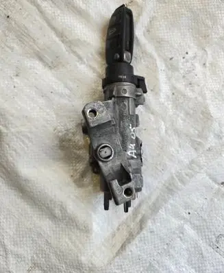 Volkswagen PASSAT B7 Ignition lock 4B0905851