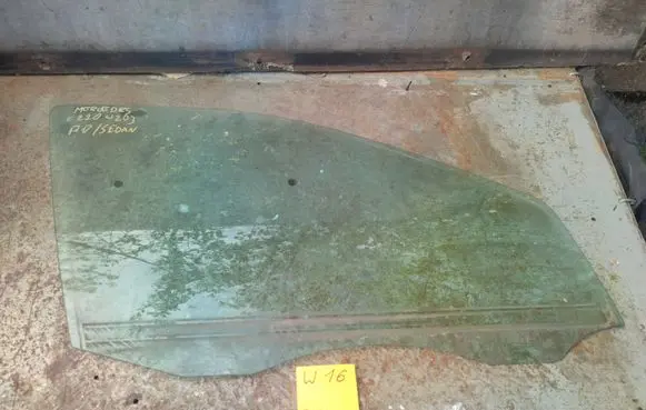 Mercedes-Benz C W203 Front door window glass four-door 87864646