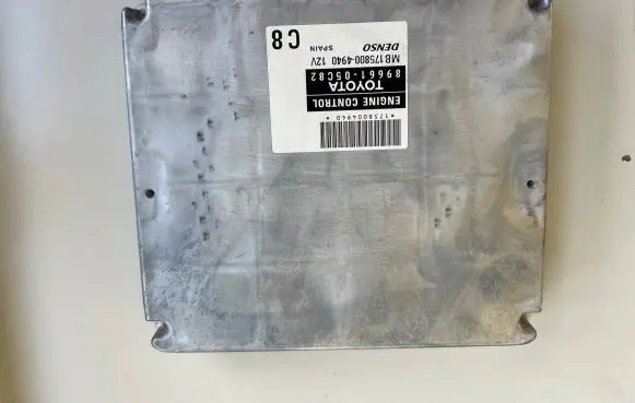 Toyota Avensis T250 Engine control unit/module 8966105C82 1758004940 MB1758004940