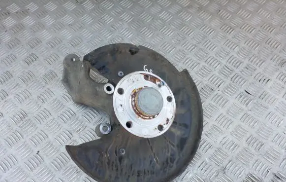 Rear wheel hub