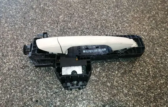 Rear door exterior handle/bracket