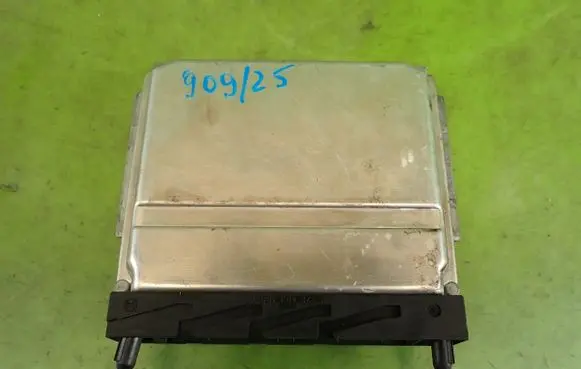 Volvo V70 Engine control unit/module ECU 0261207712