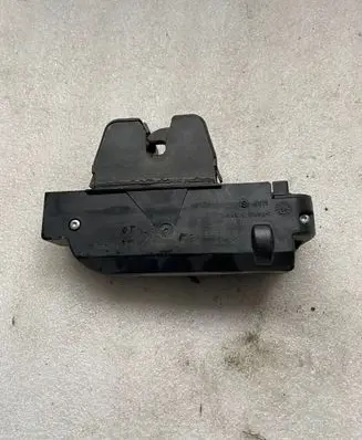 Peugeot 607 Tailgate/trunk/boot lock/catch/latch 9653831780