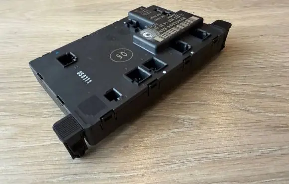 Mercedes-Benz C W203 Door control unit/module 2038201485 351324 A2038201485