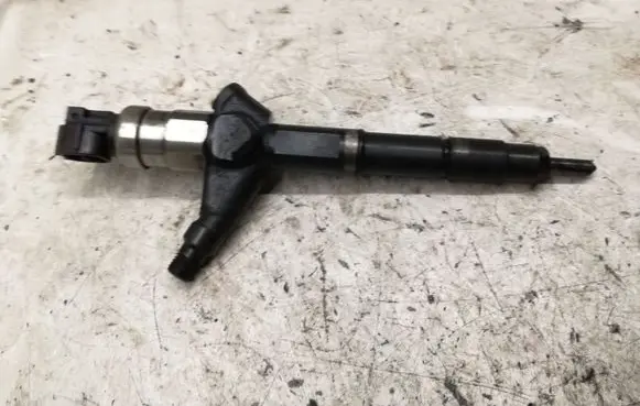 Nissan Primera Fuel injector 16600AU60011C02577AU6