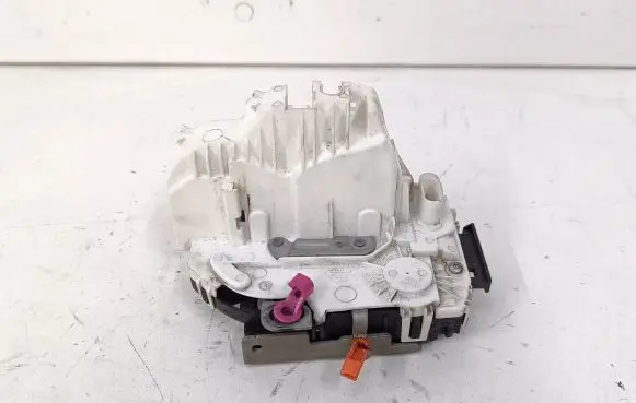 Chrysler Town & Country V Front door lock P04589693AD