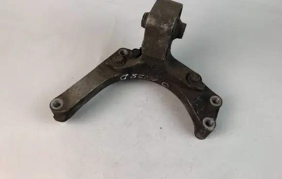 Subaru Outback Engine mounting bracket