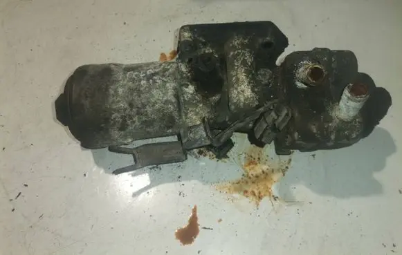 Volkswagen Golf V Oil filter cover 6740273401