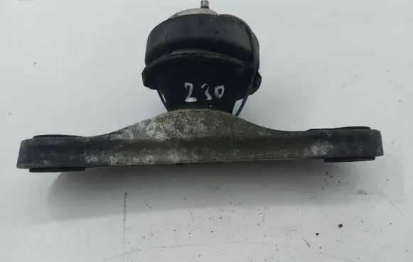 Engine mount bracket