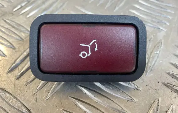Mercedes-Benz E W211 Tailgate/trunk/boot open switch 2118219551 31020302