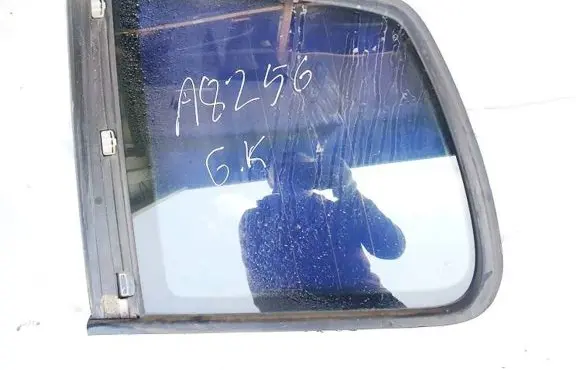 Volkswagen Touran I Rear side window