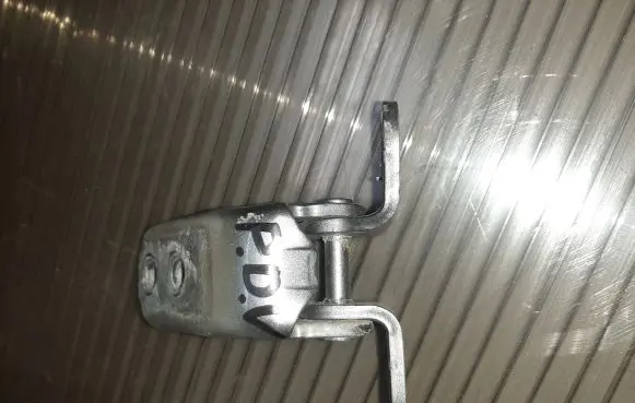 Toyota Avensis T270 Front door upper hinge