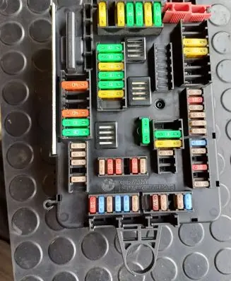 BMW X5 F15 Fuse box set 10688710 ZLS09868A PA6GF10M20