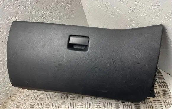 Glove box