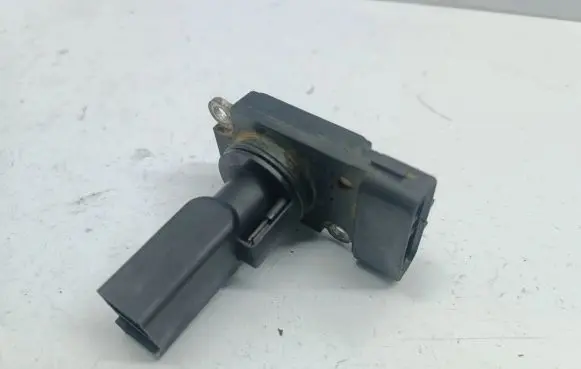 Toyota Avensis Verso Mass air flow meter 2220427010 AFH70M23
