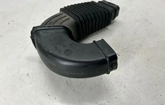 Ford Escape IV Air intake duct part PZ119C676AB