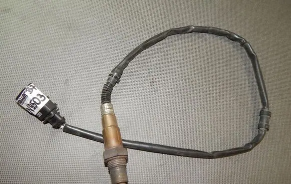 Volkswagen PASSAT B7 Lambda probe sensor 06F906262AE
