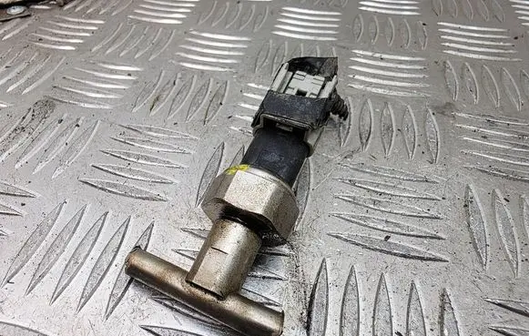 Ford Focus Fuel pressure sensor BU5A9F972BA