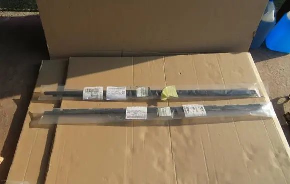 Renault Captur II Front door glass trim molding 808205874R