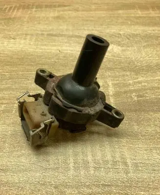 BMW 3 E46 High voltage ignition coil 1748018