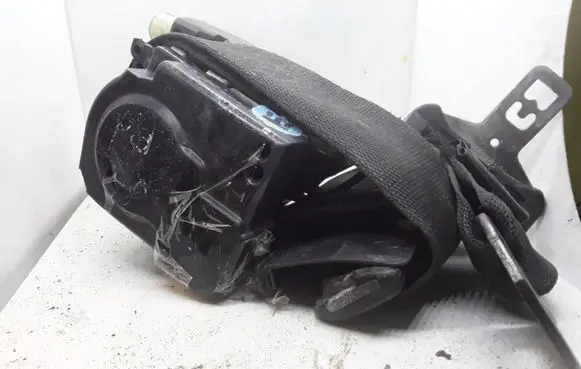 Mercedes-Benz ML W163 Front seatbelt A1638601685