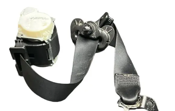 BMW X3 E83 Front seatbelt 330598493 060207 221310