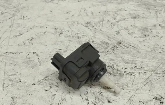 Volvo V40 Headlight level adjustment motor 00728232