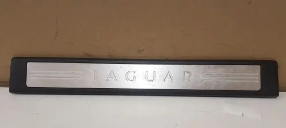 Jaguar XF X250 Front sill trim cover 8X2313201AF