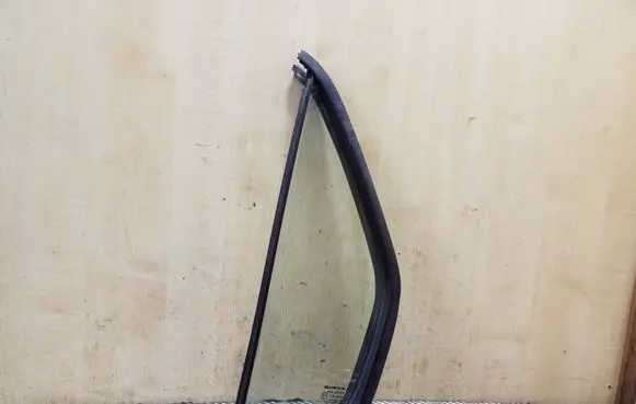 Rear vent window glass