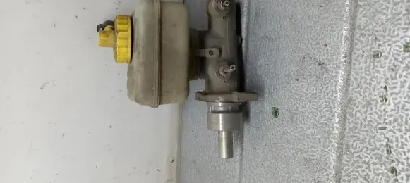 Volkswagen Golf IV Master brake cylinder